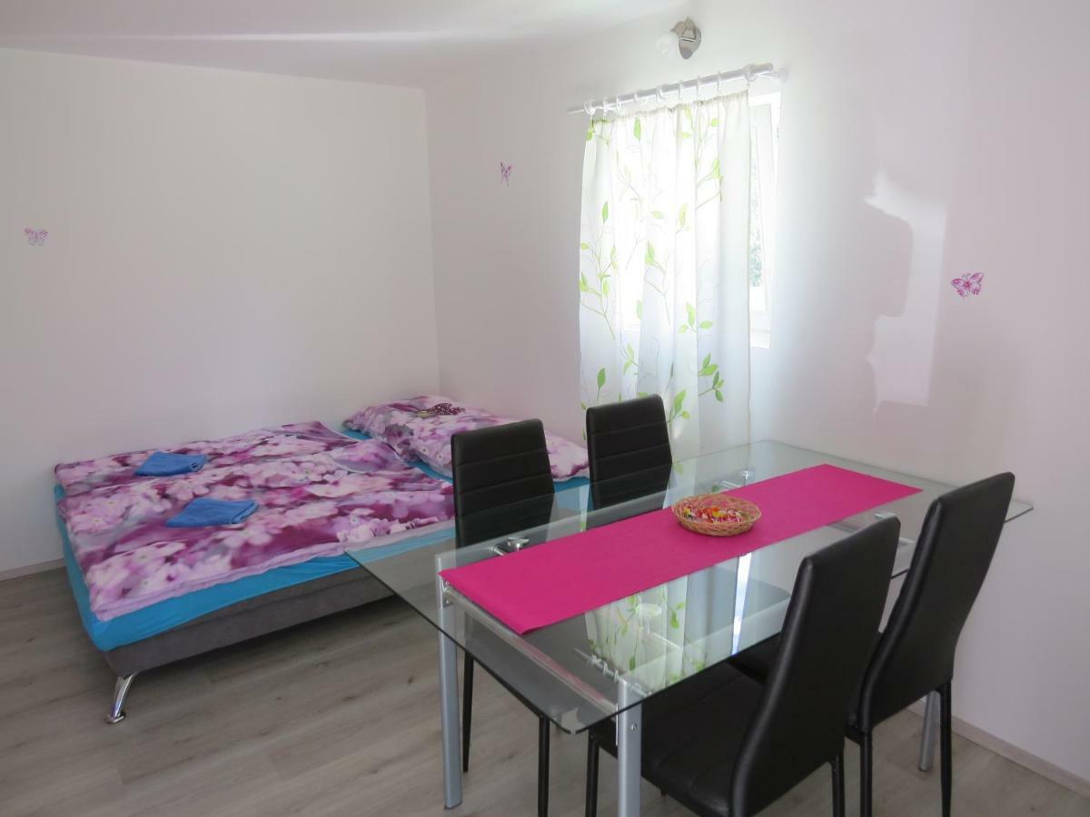 Apartma Patricija - Big Apartment For 6 Tolmin Exterior photo